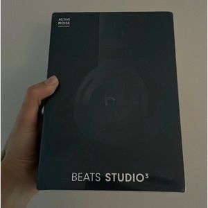 Brand new Beats Studio 3 matte black